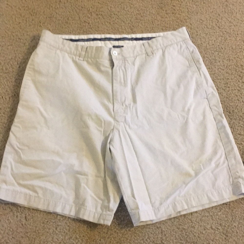 Men’s VV “links short” in khaki.
